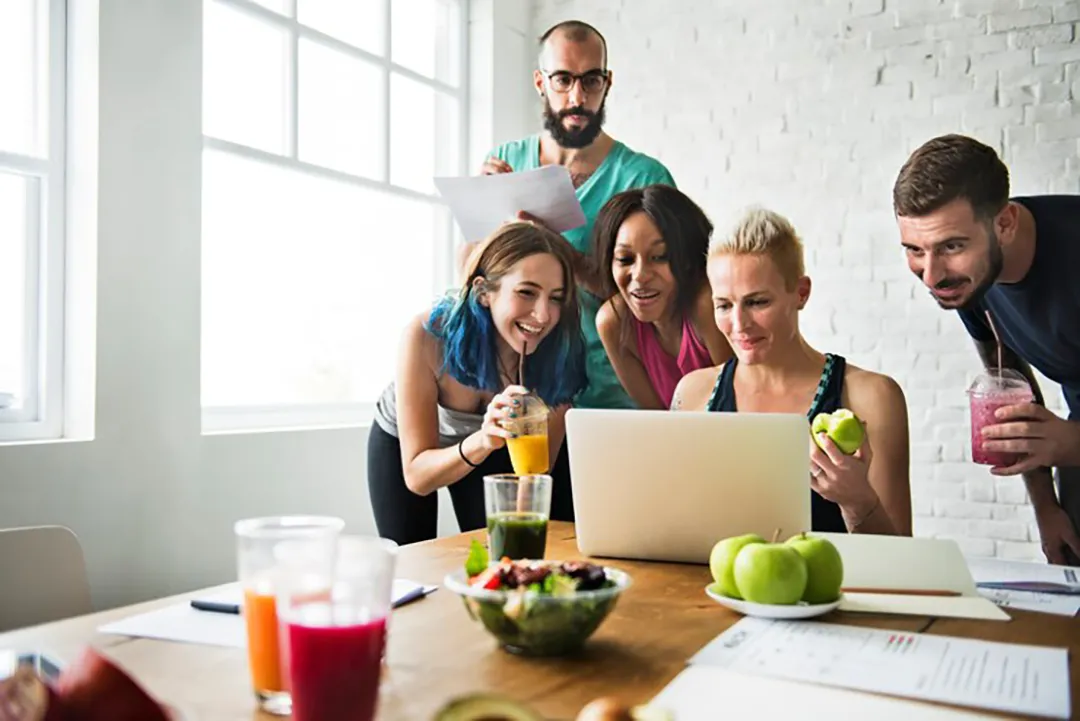 IT-Team in einer Schulung zu Betrieblichem Gesundheitsmanagement (BGM) für gesundes Arbeiten